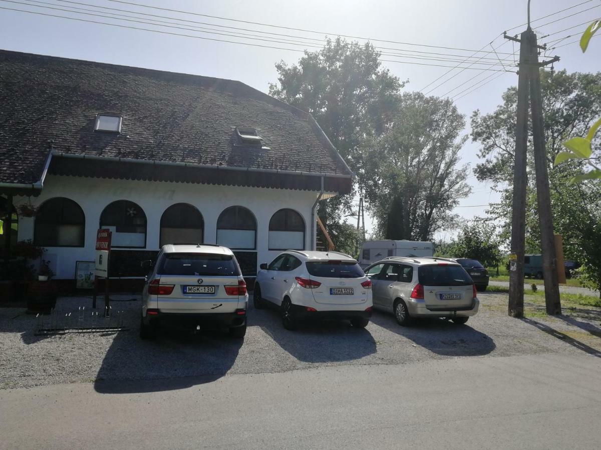 Balatonberény Margareta Etterem Es Vendeghaz Gasthaus מראה חיצוני תמונה