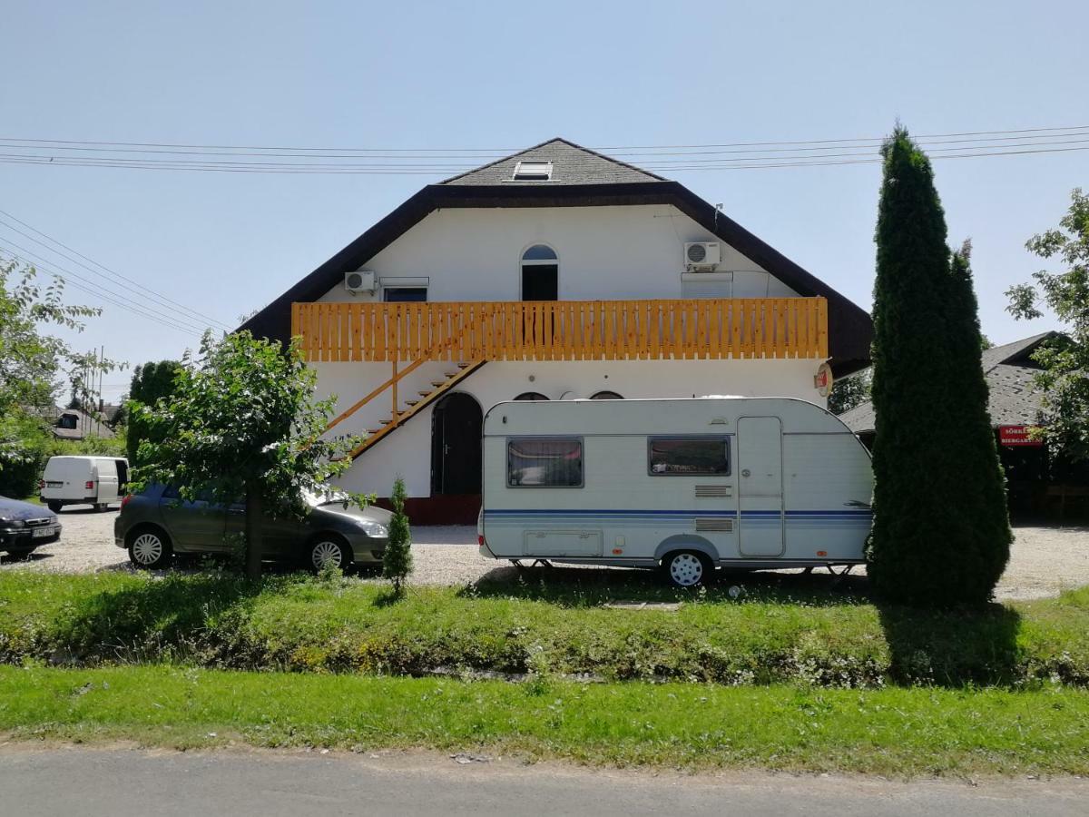 Balatonberény Margareta Etterem Es Vendeghaz Gasthaus מראה חיצוני תמונה