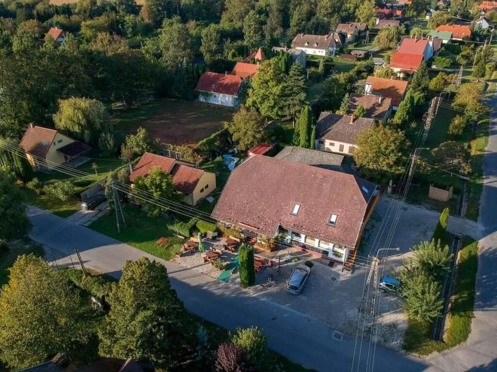 Balatonberény Margareta Etterem Es Vendeghaz Gasthaus מראה חיצוני תמונה